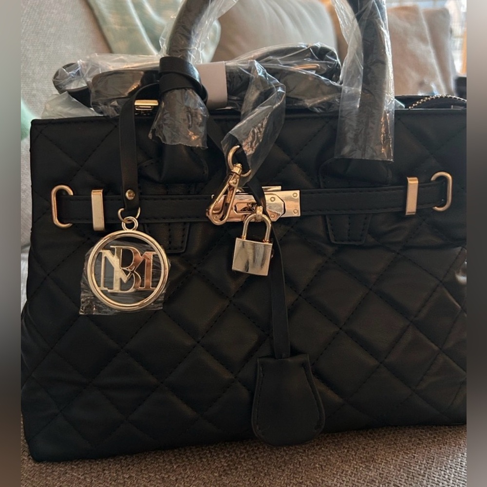 NWTđź’ŽBadgley Mischka Diamond Black Quilted Handbag Tote Purse w Lock Retail $139 - Picture 6 of 8
